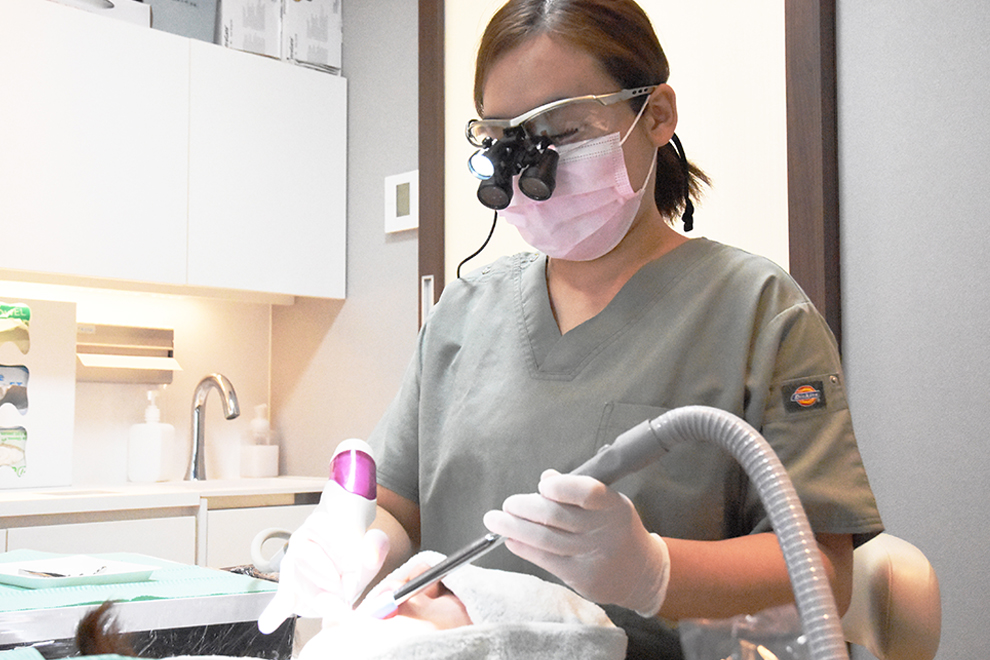 新橋駅・AKuA Dental Clinic・歯周病の保険治療と自費治療の違い